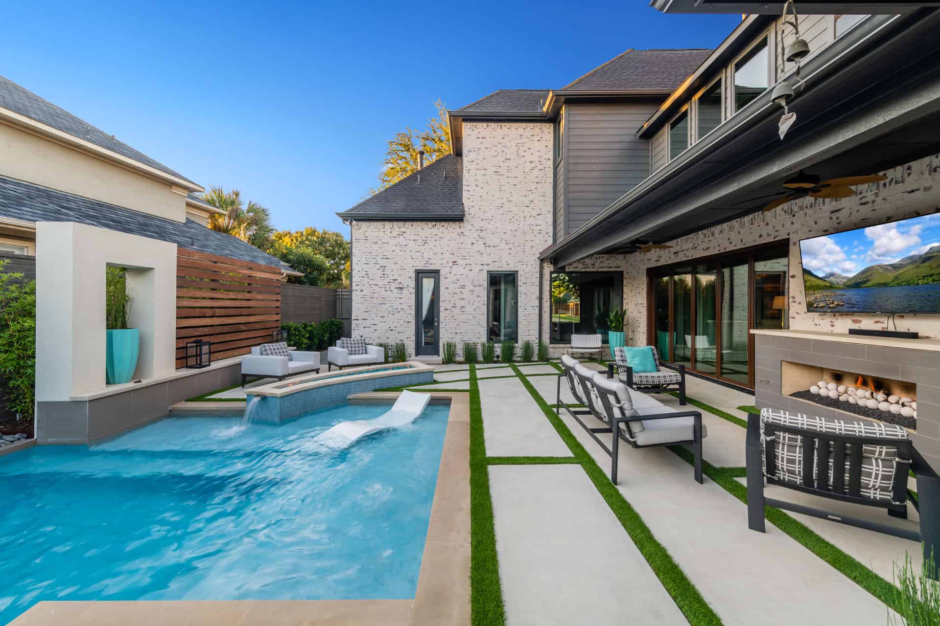 Luxury pool builder dallas